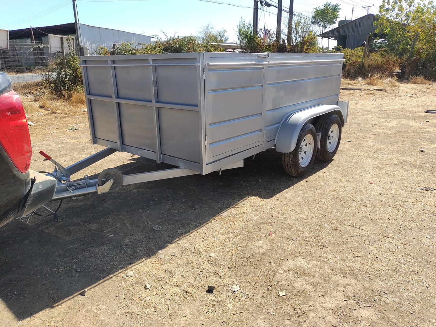 Carro con barandas  1,8x3 mts para 1500kg